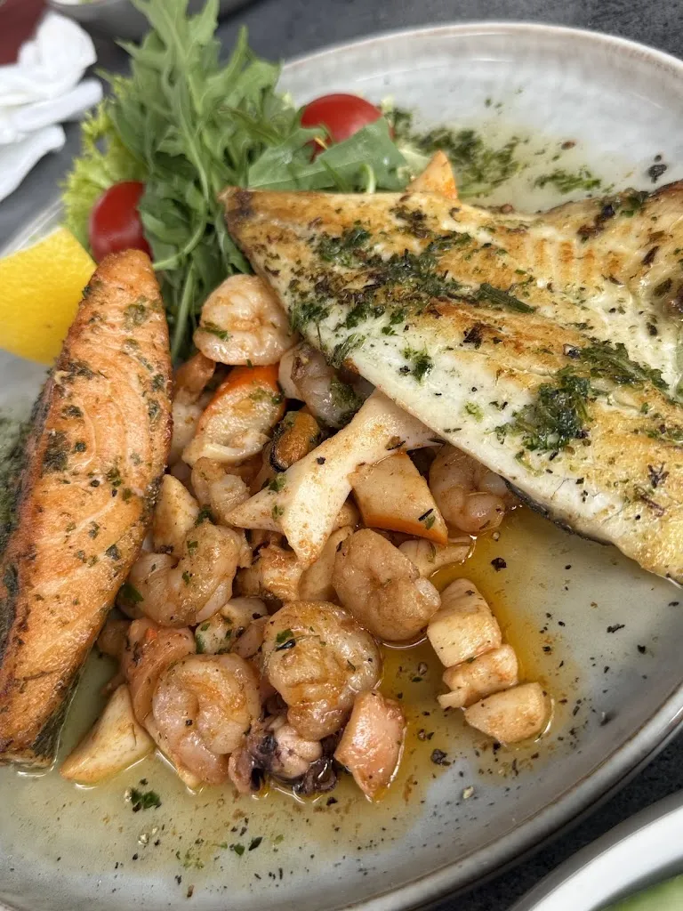 Ebru Kaluk_Nachbar_Eschweiler_review