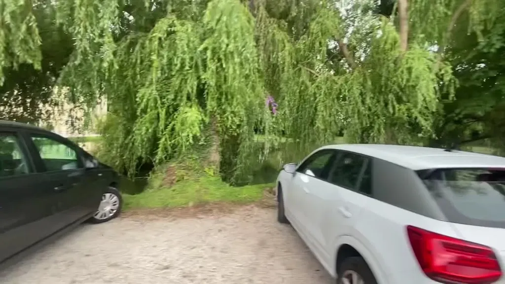 Maximilian Klein_Burg Flamersheim_Euskirchen_review