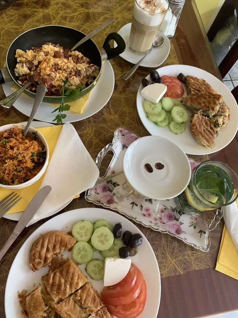 Liselotte Cramer_Mama's Cafe_Frechen_review