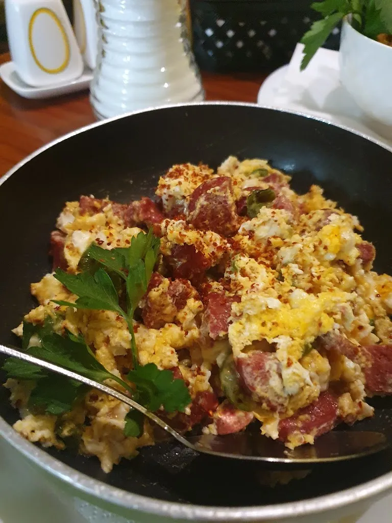 Sam Dara_Mama's Cafe_Frechen_review