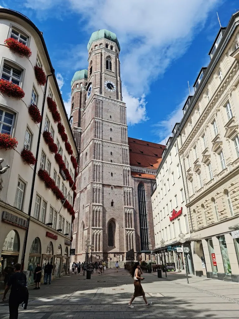 Frauenkirche_München_slider_image_3