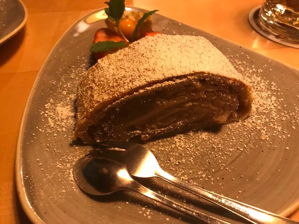 Nina Monceaux_Mei Wirtshaus_München_review