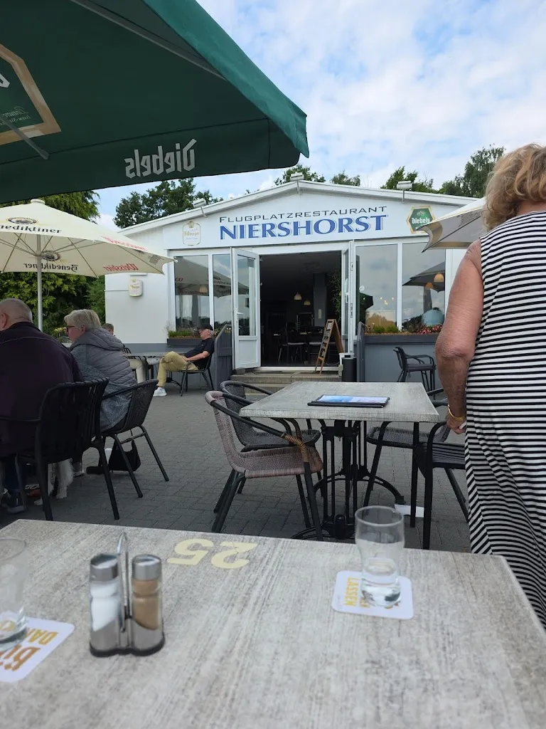 Lothar Hoheisel_Flugplatzrestaurant Niershorst_Grefrath_review