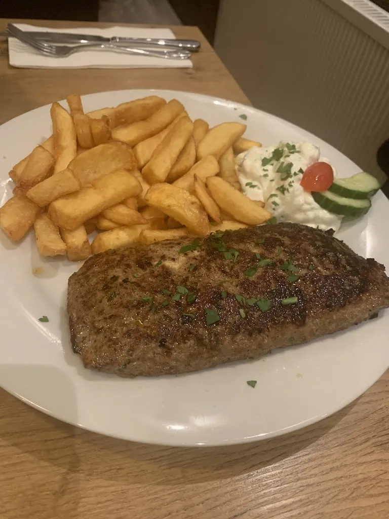 Carlo Werner_1250 - Zwölffuffzich_Neuss_review