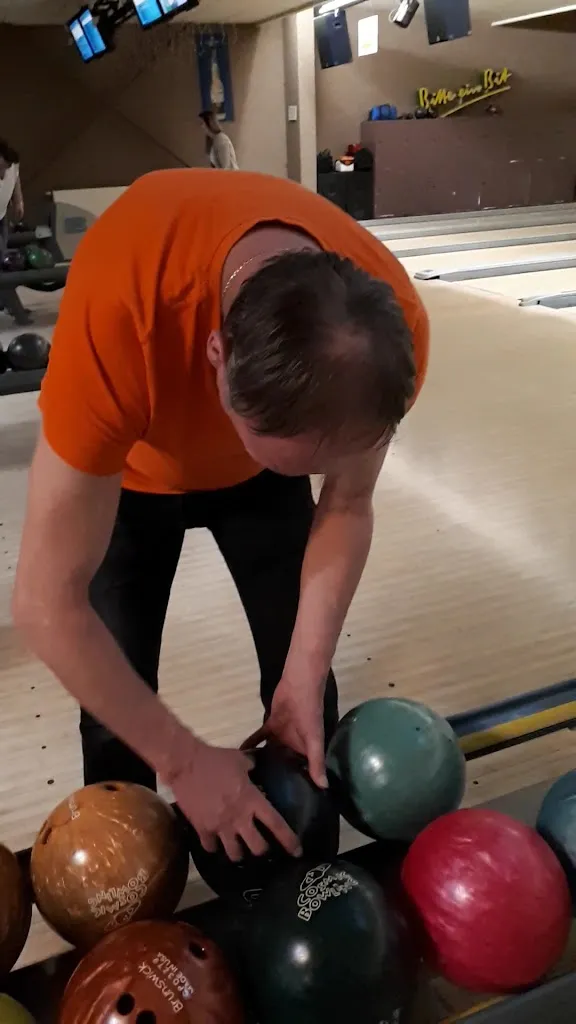 Cosmic-Bowling_Grefrath_slider_image_2