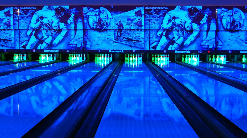 Cosmic-Bowling_Grefrath_slider_image_3