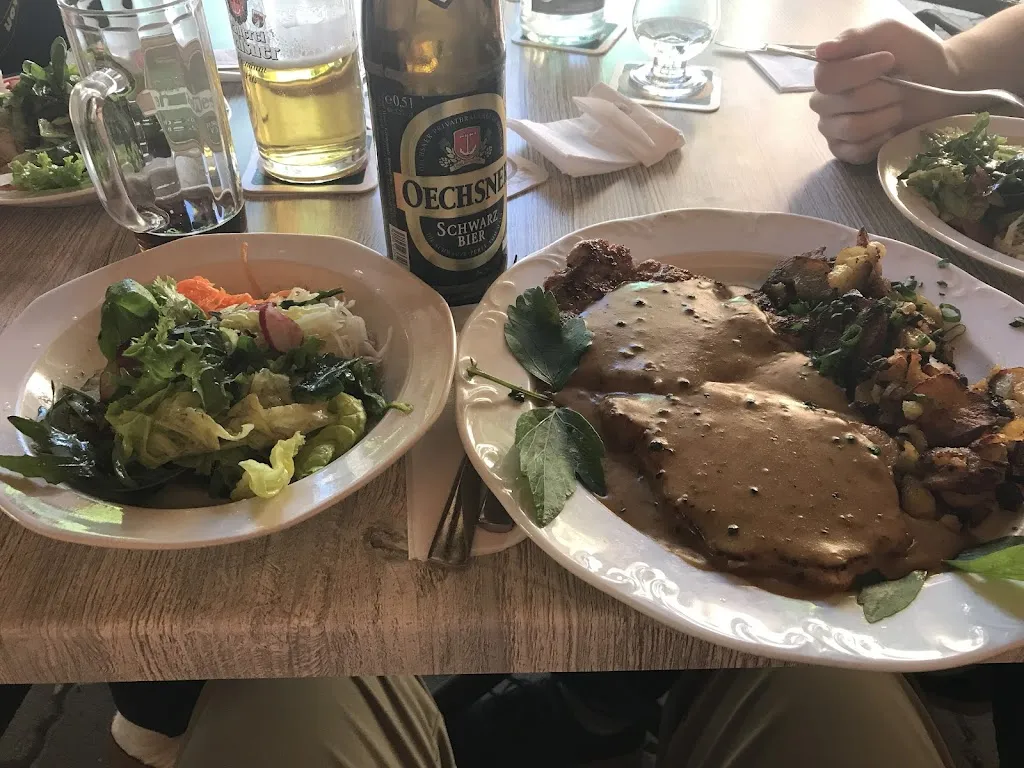 Familia Ross_Gasthof Zum Gaugrafen GmbH_Gaukönigshofen_avis