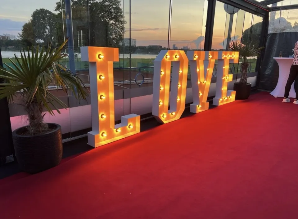 Berrin G._Germania Terrasse Festsaal_Köln_reseña