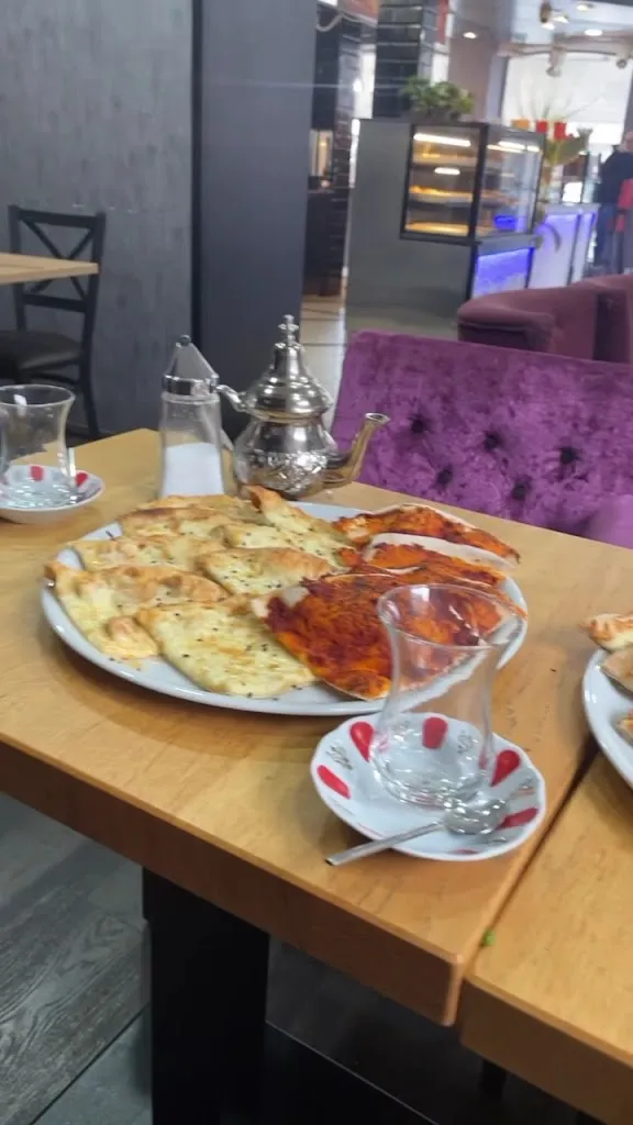 Mido Restaurant & Café_Goch_slider_image_2