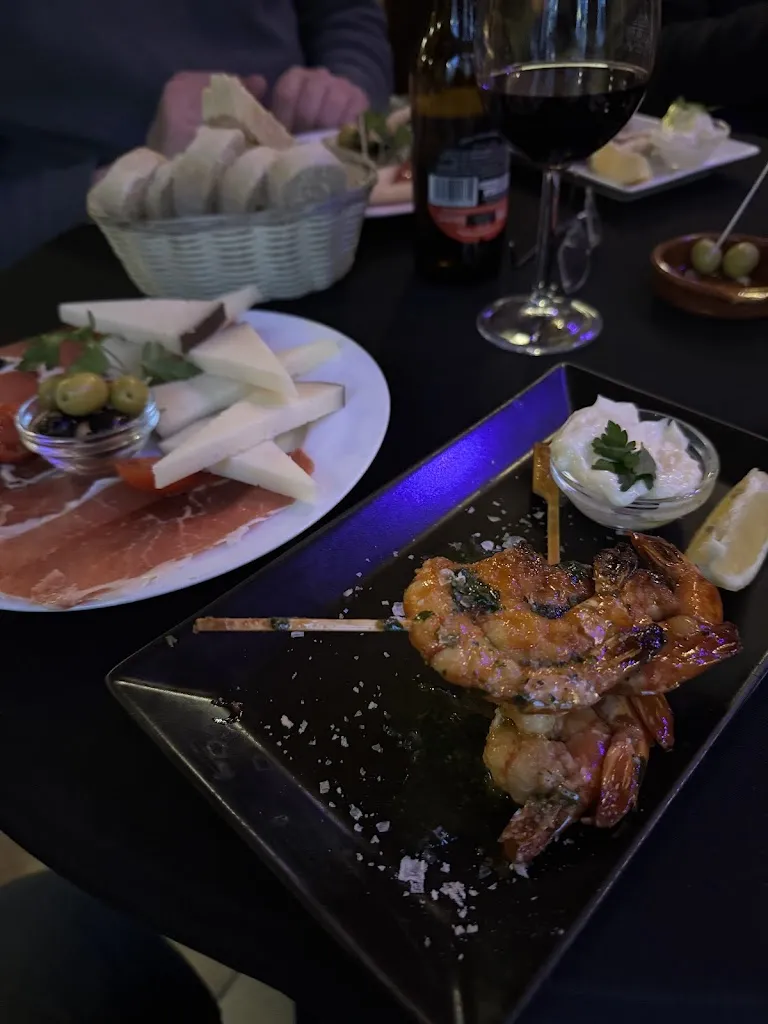 Nicole Herzyk_Café Bar Zaragoza_(Hessen)_reseña