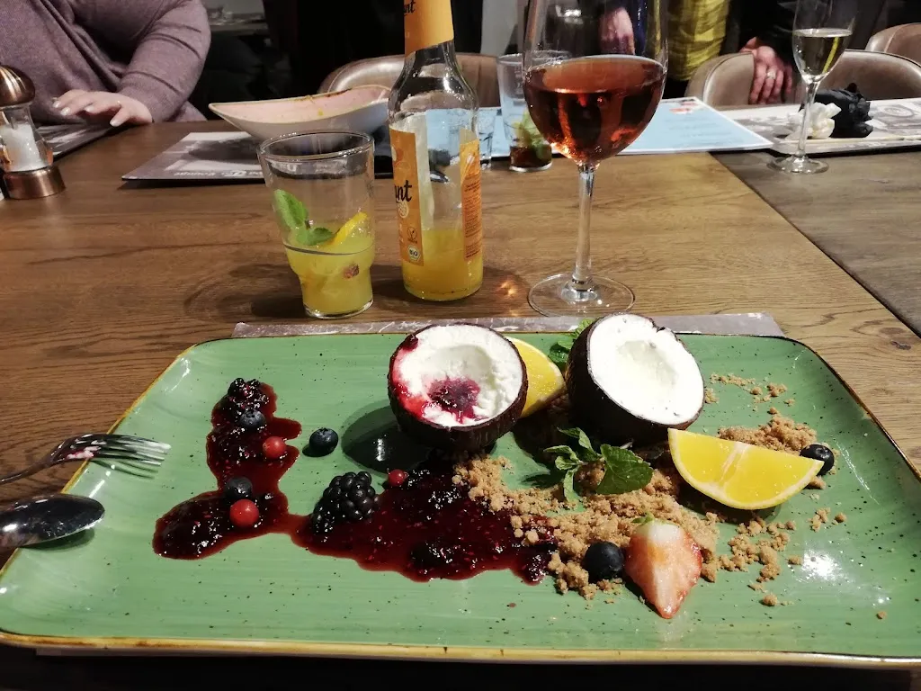 Angela Gerzen_Hewa Iounge_Halver_review