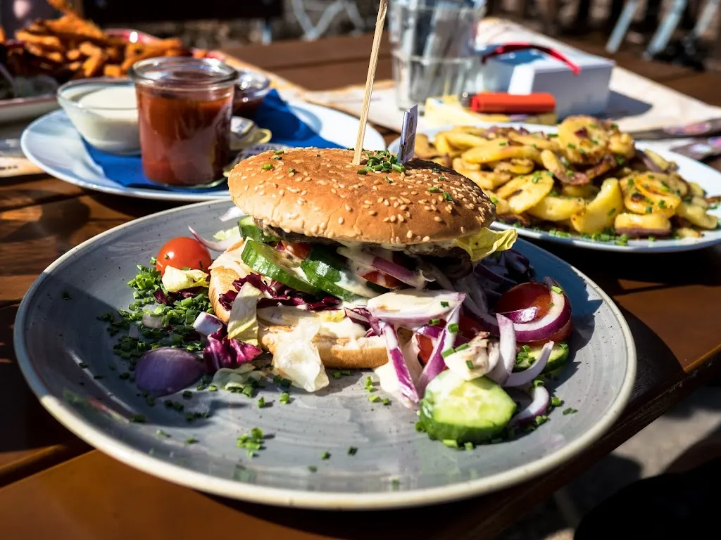 Menu_Lakeside Inn_See_image_7