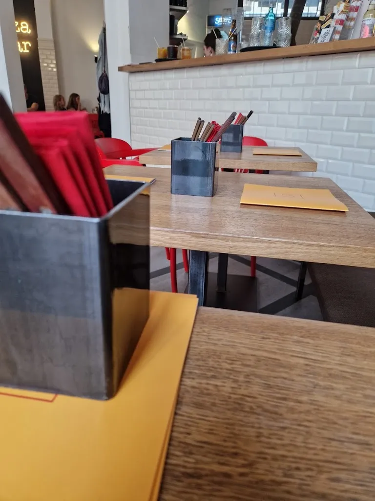 Panagiotis Magkos_Rote Soße - make pizza not war_(Saale)_review