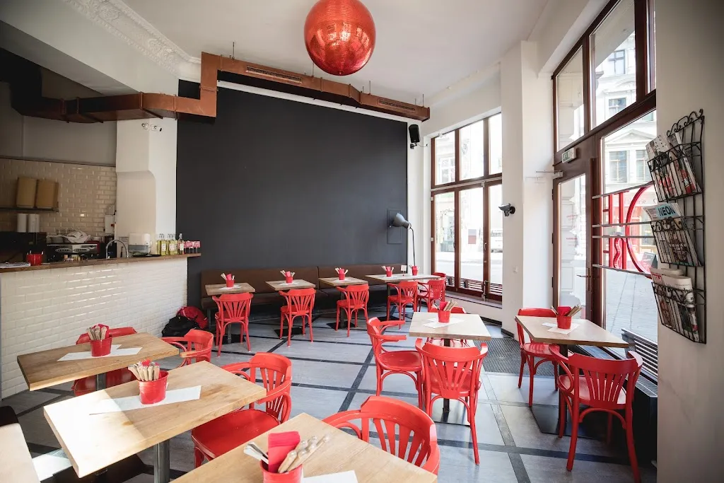 Rote Soße - make pizza not war restaurant in (Saale)