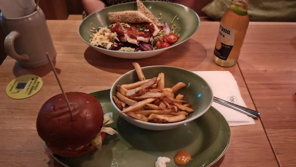 Abbas Kouei_HANS IM GLÜCK - HALLE Am Händelhaus_(Saale)_review