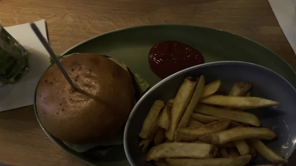 HANS IM GLÜCK - HALLE Am Händelhaus_(Saale)_slider_image_2