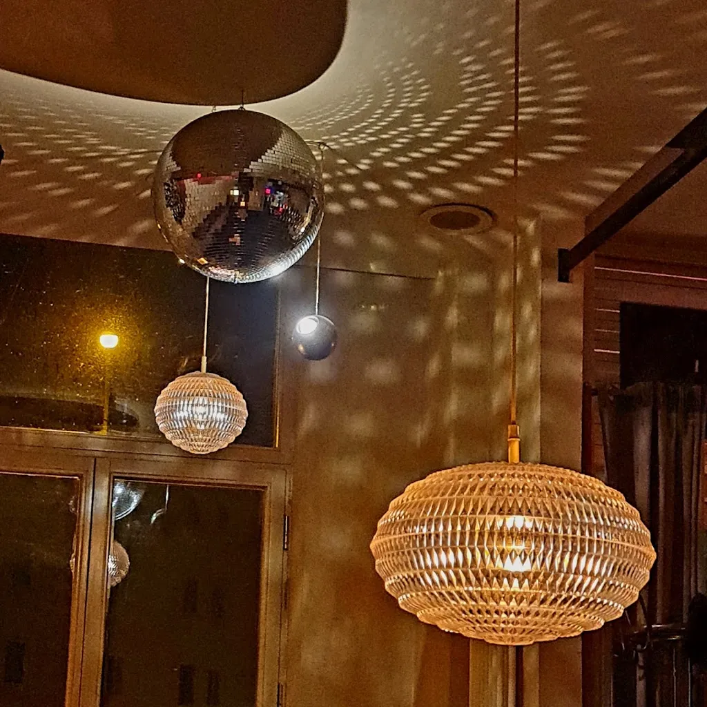 Two rooms, kitchen, bar restaurant in (Saale)