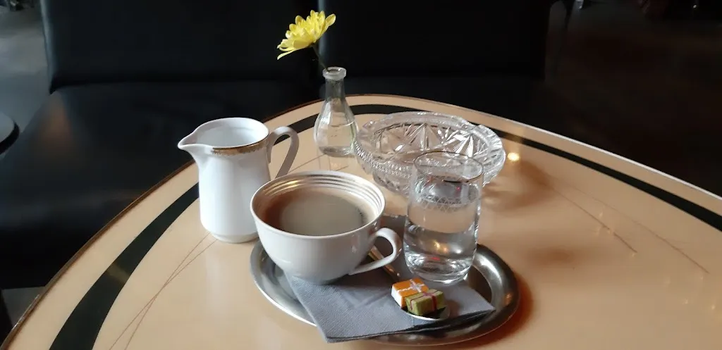 Two rooms, kitchen, bar_(Saale)_slider_image_3