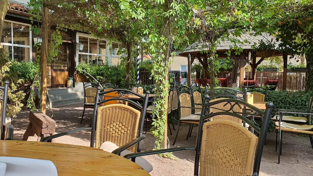 Waldhotel Betriebsgesellschaft mbH restaurant in (Saale)