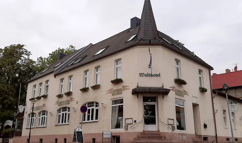 Waldhotel Betriebsgesellschaft mbH_(Saale)_slider_image_3