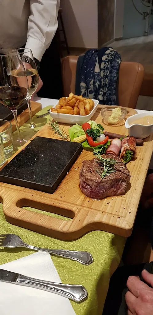 Menu_Hotel Restaurant Schwarzer Adler_Austria_image_8