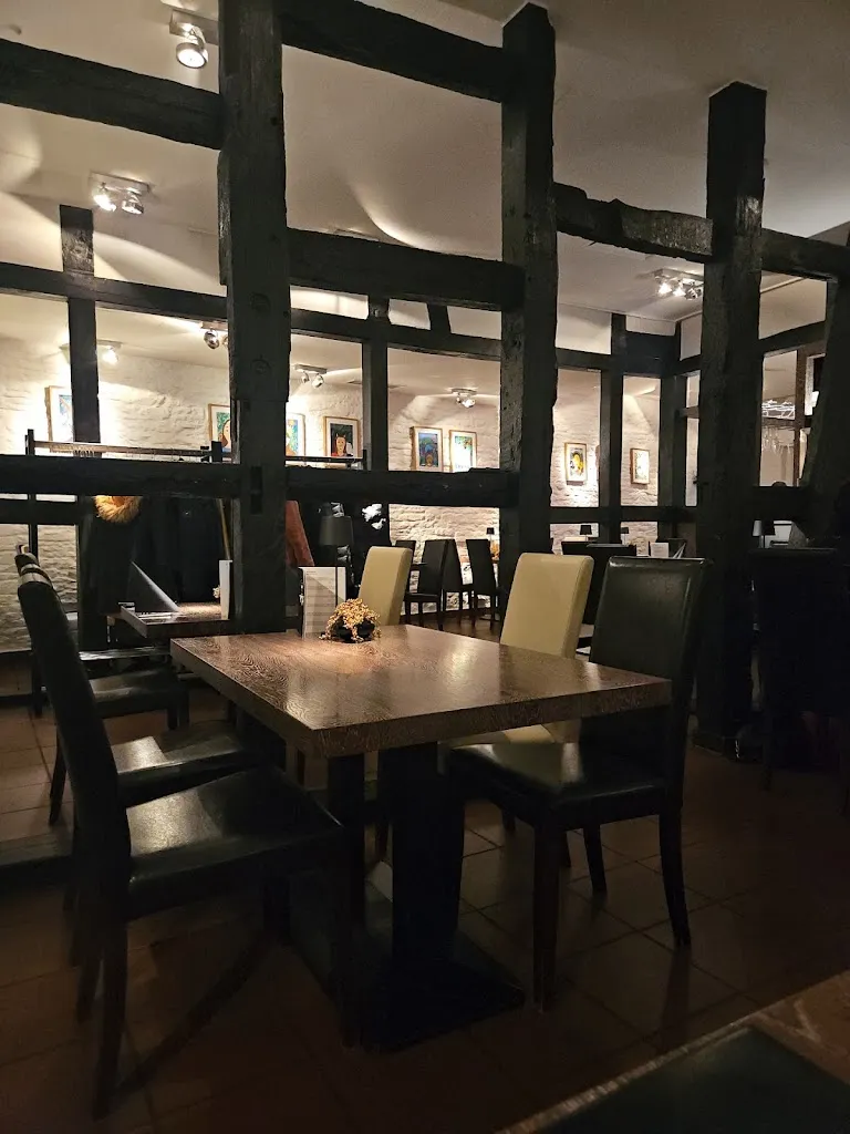 Deniz Danaie_Fachwerk_Hattingen_review