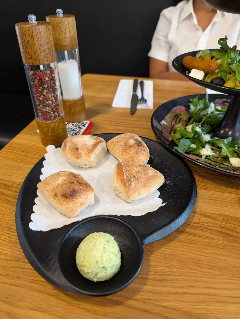 Bernd W_Gelazzo_Herzogenrath_review