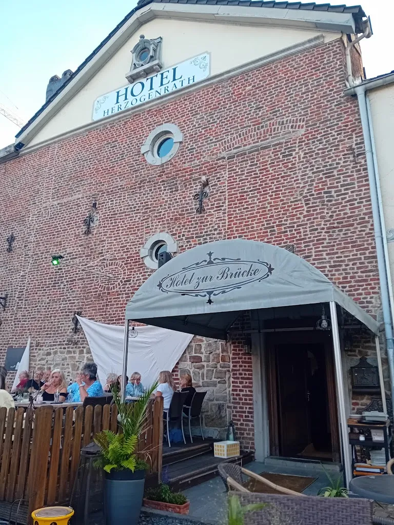 Black Bie_Hotel zur Brücke_Herzogenrath_avis