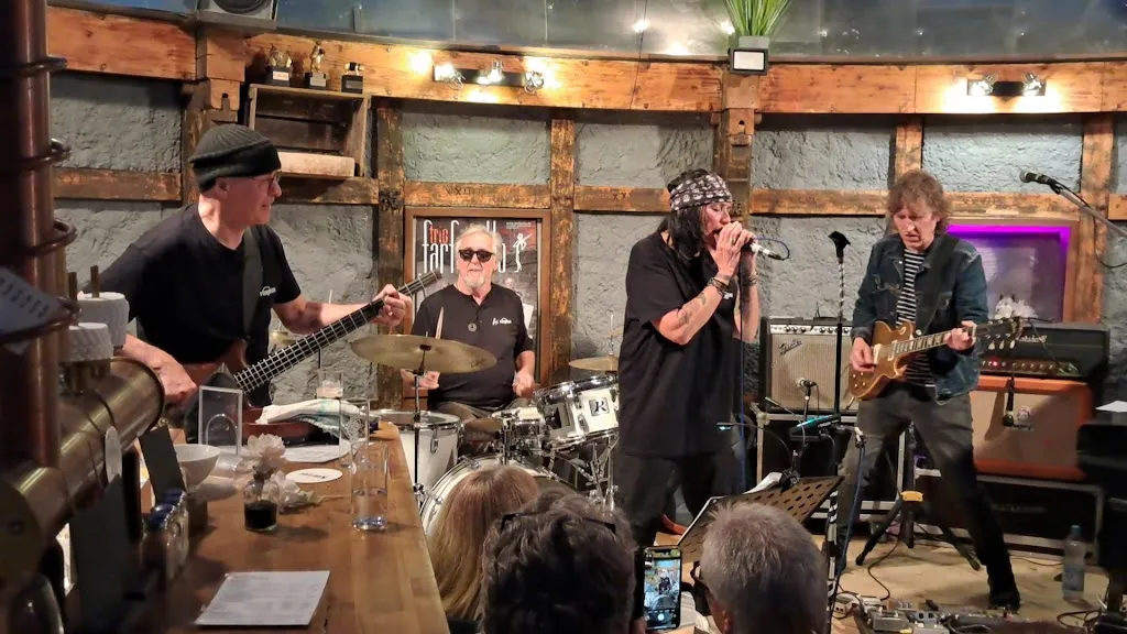 Holger Bartsch_Mani’s Ponystall_Hilden_review