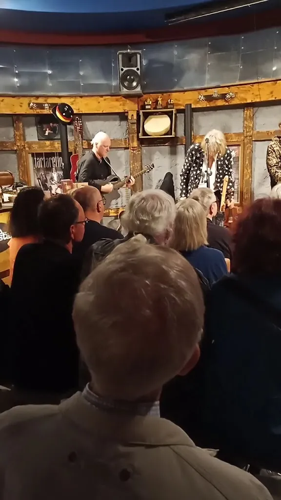 Mani’s Ponystall_Hilden_slider_image_1