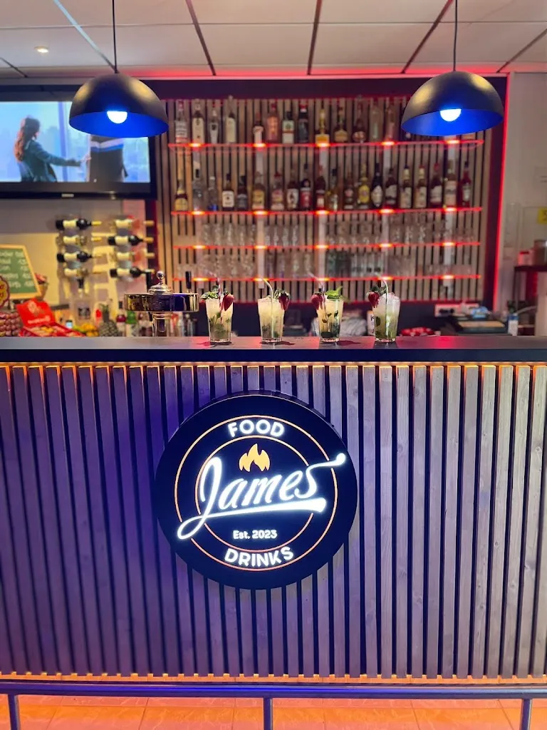 James - Food & Drinks restaurant in Hilden