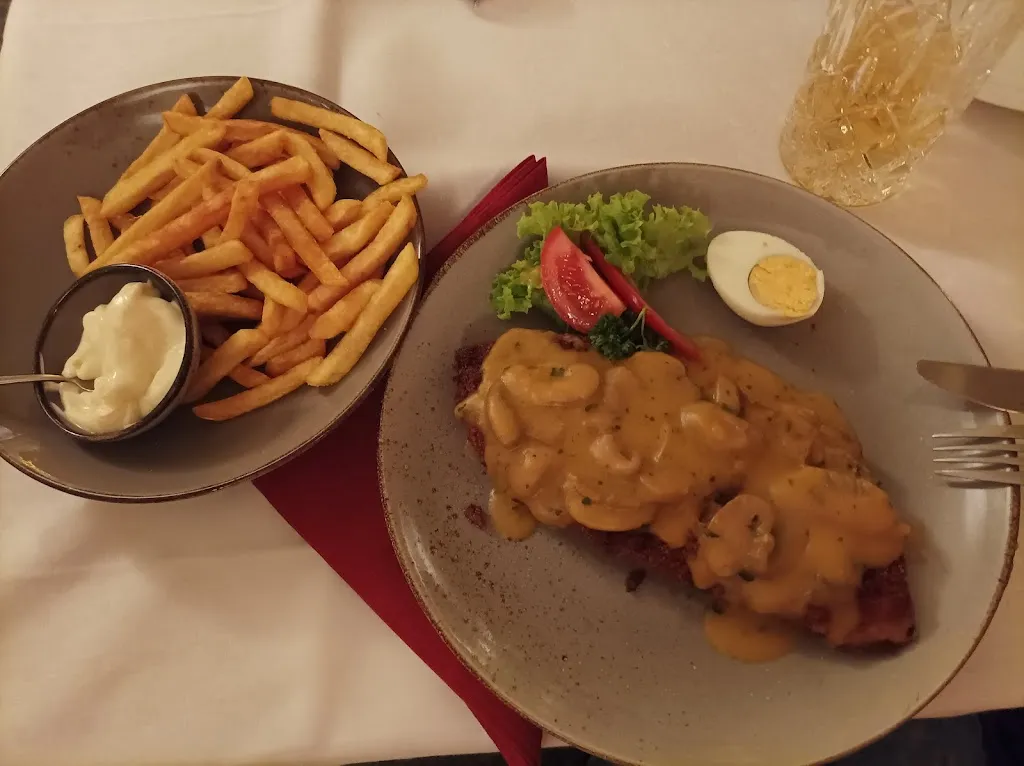 Gaststätte Hussmann - Wagemarks Brunnen_Hille_slider_image_1