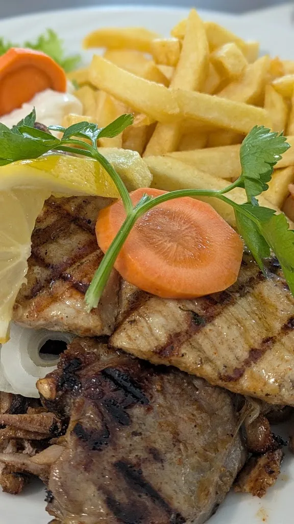 Lotti Phiee_Restaurant Samos_Hille_recensione