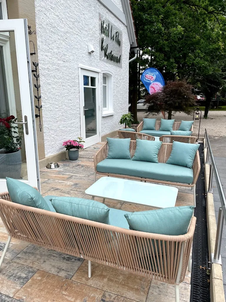 Hotel Le Filou restaurant in Hille