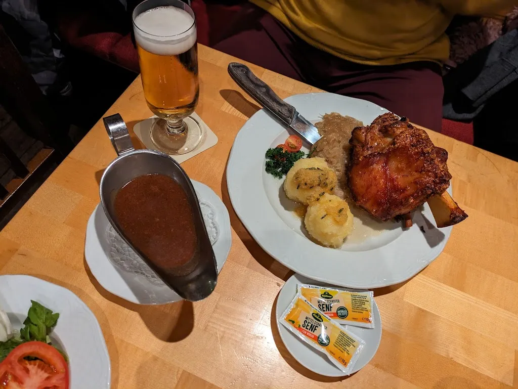 Pagona Manika_Platzhirsch Bremen_Bremen_review