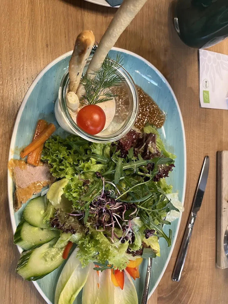 Shwe Zin Schmid_Kiefl Café Restaurant_Gauting_review