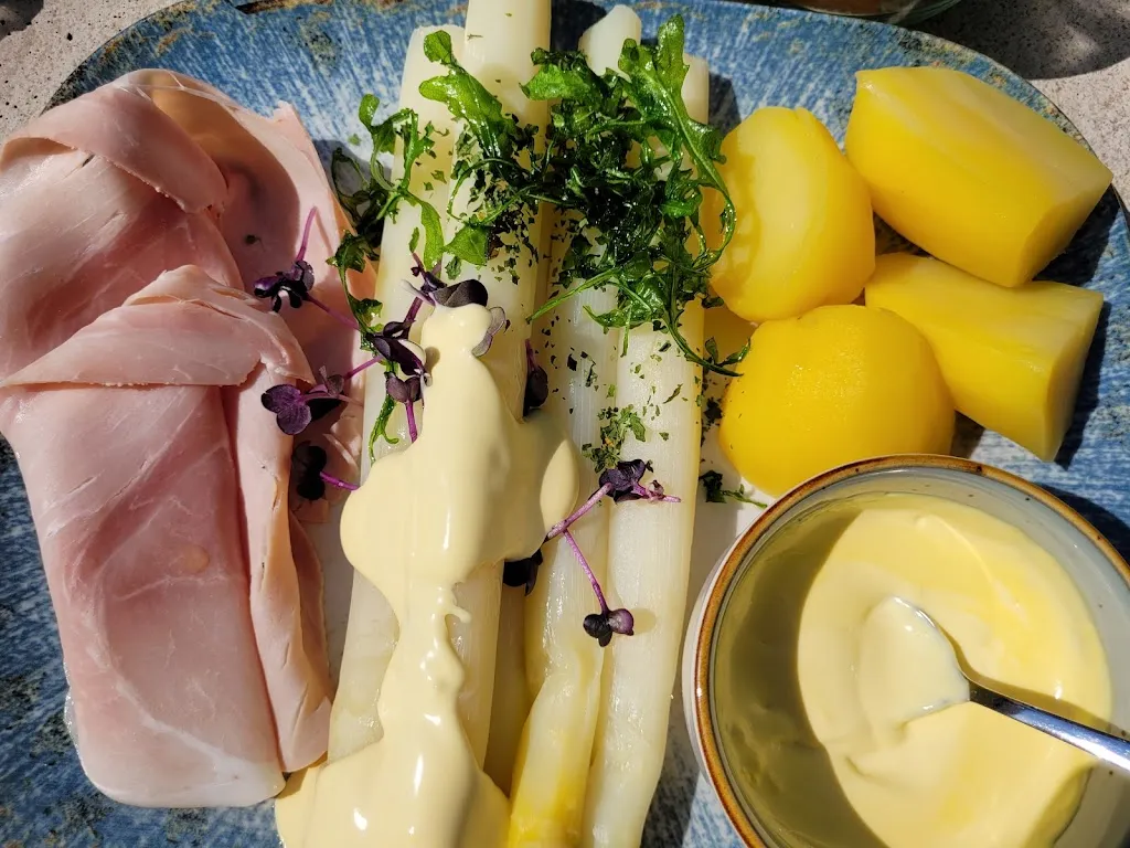 Die 19 BISTRO & RESTAURANT_Hünxe_slider_image_1