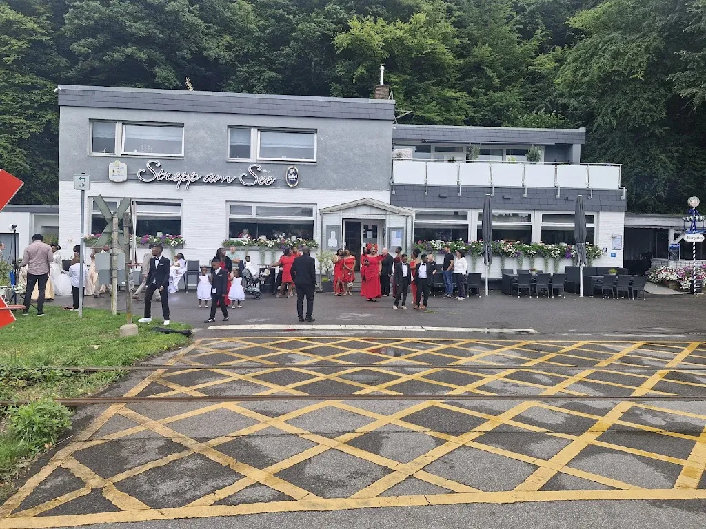 Graham Muduwa_Café-Restaurant 