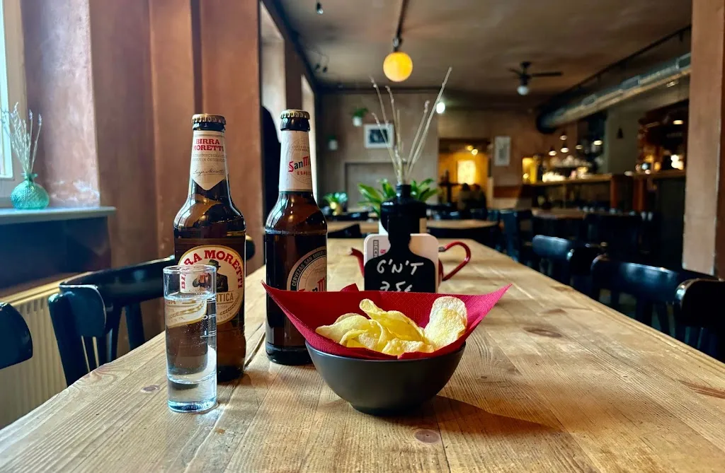 Humboldtbar by MEININGER_Berlin_slider_image_2