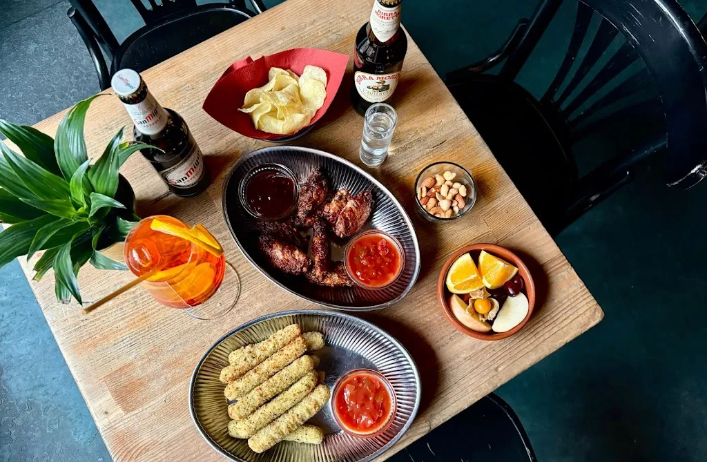 Humboldtbar by MEININGER_Berlin_slider_image_3