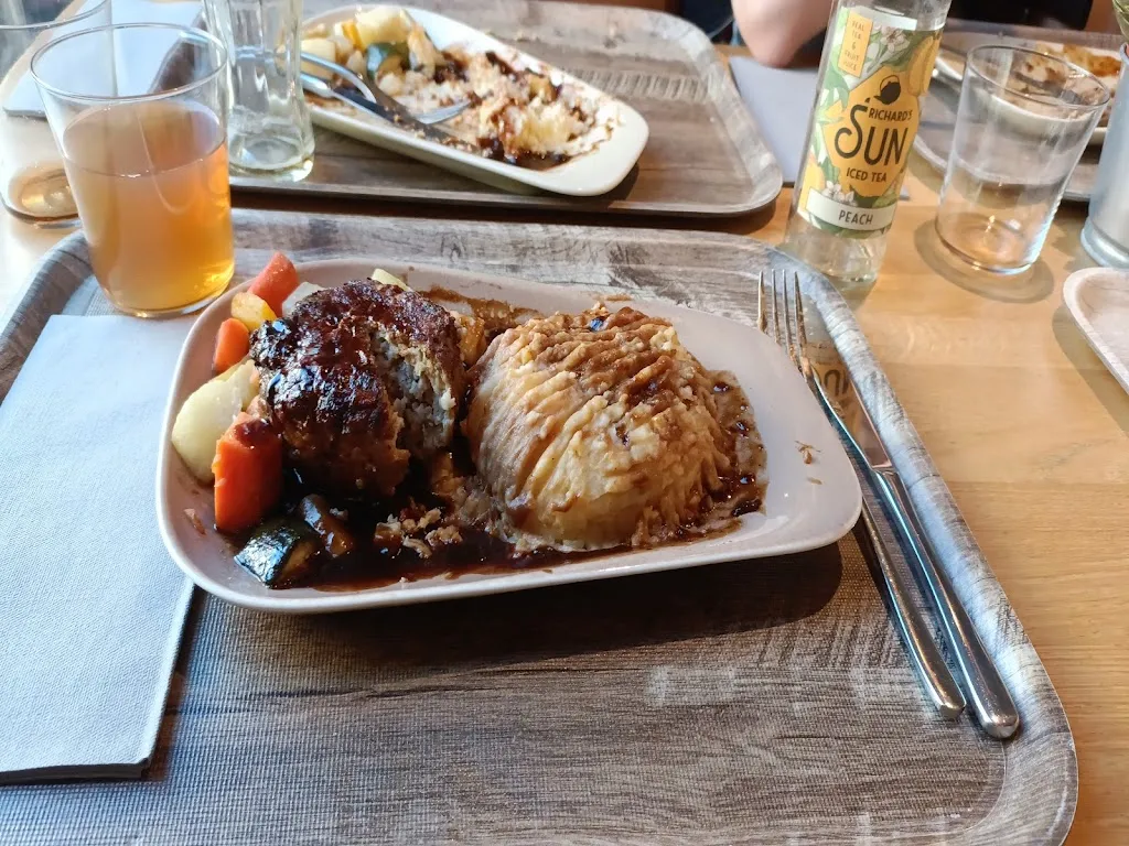 Jasper Van Hasselt_Bistro Lebenswelten - Humboldt Forum_Berlin_review