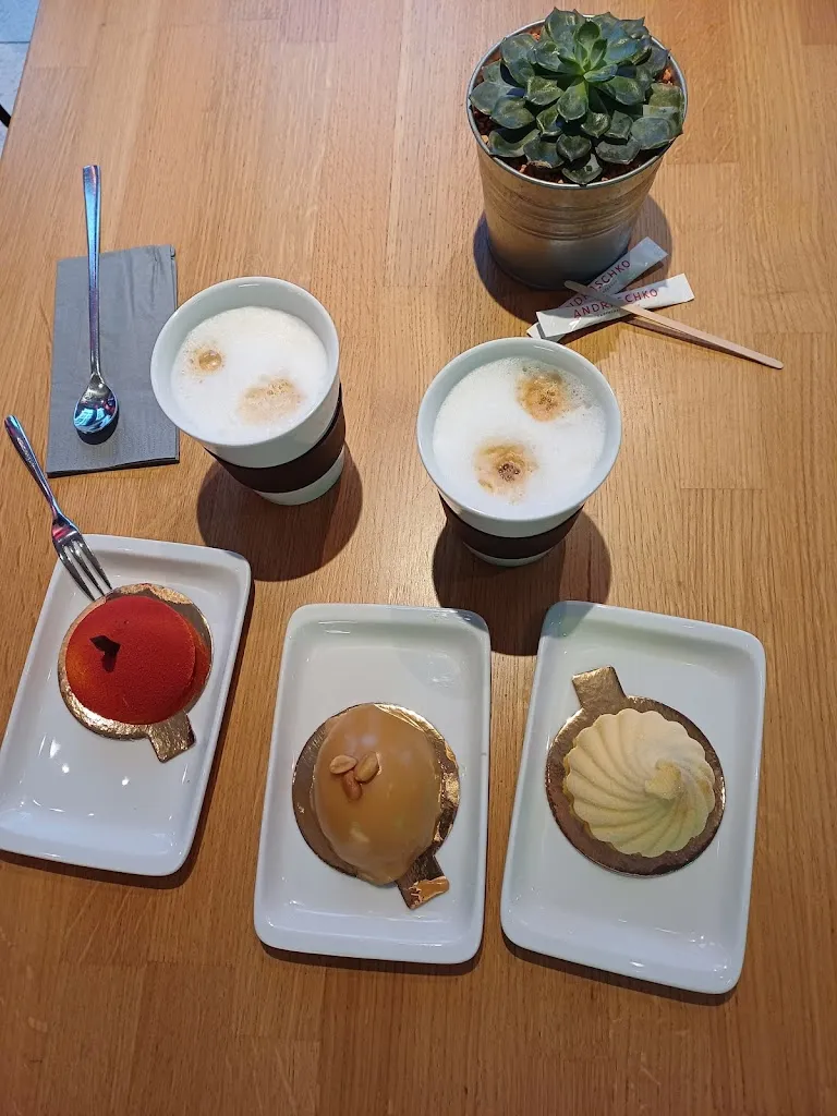 Olga Sherstnew_Bistro Lebenswelten - Humboldt Forum_Berlin_review