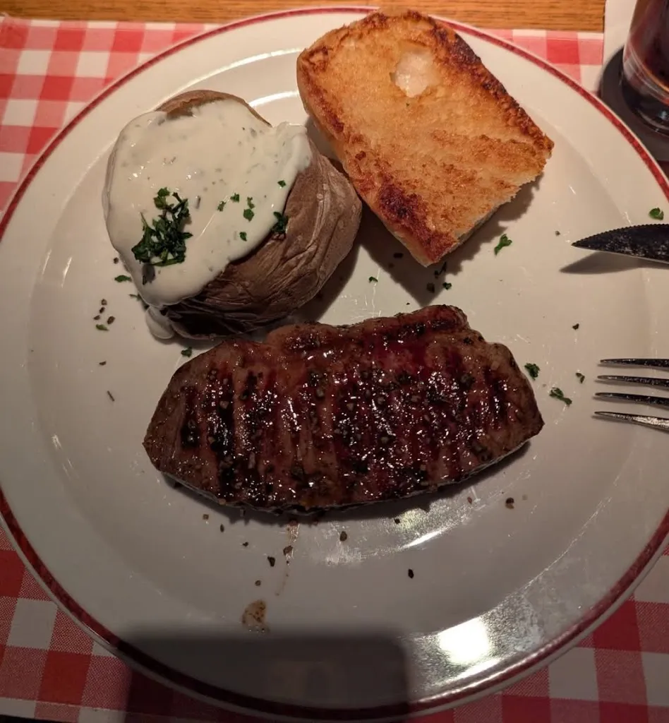 Eleanor Louray_BLOCK HOUSE Friedrichstraße_Berlin_review