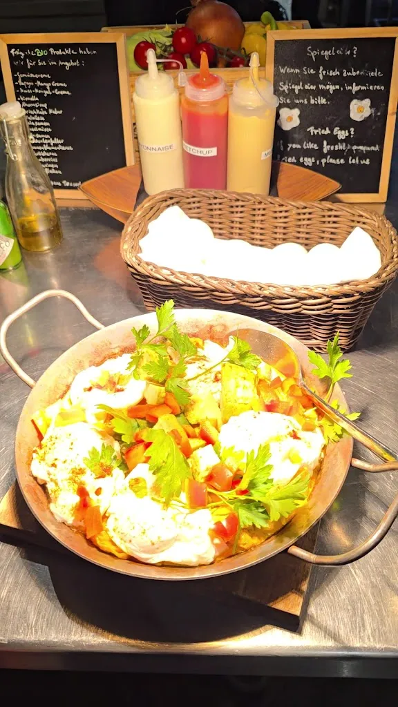 Mani_Berlin_slider_image_2