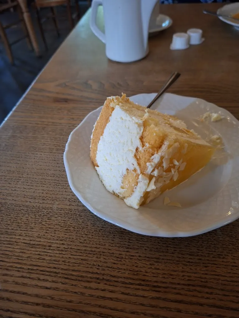 Monika Schmidt_Cafe - Restaurant Baerlaghof - Milan Sen_Issum_review