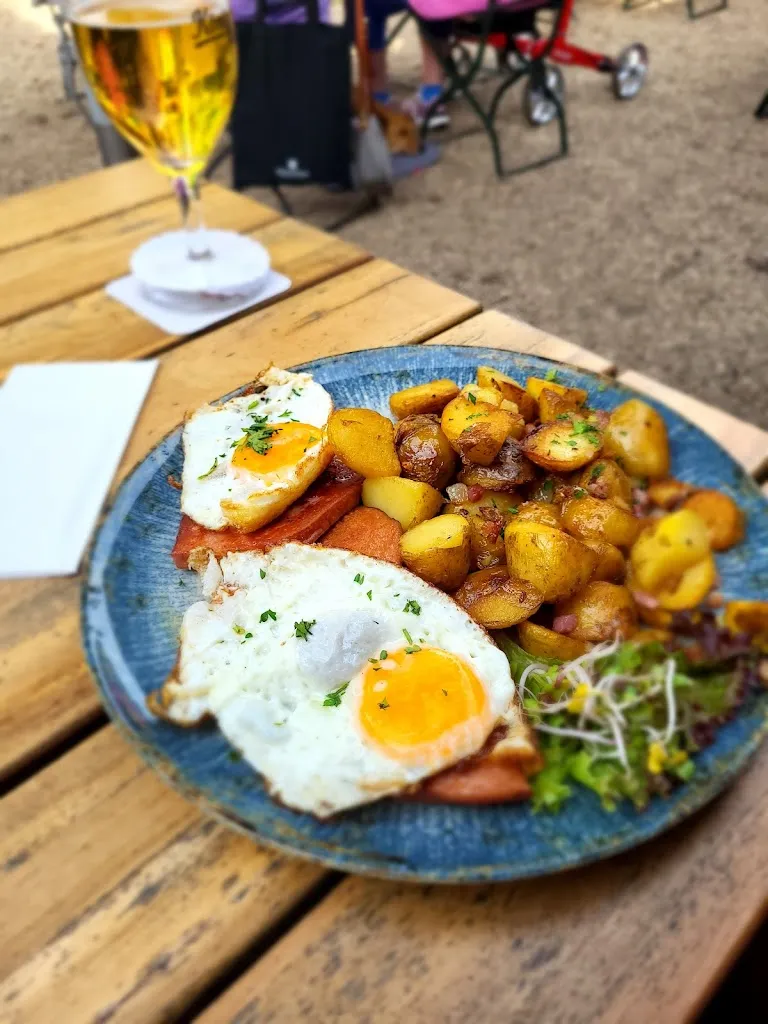 Werner Bauerknecht_Cafe - Restaurant Baerlaghof - Milan Sen_Issum_review