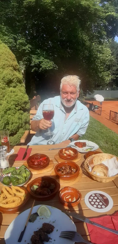 Ralph Rosenow_RojoBlanco_Hürth_review