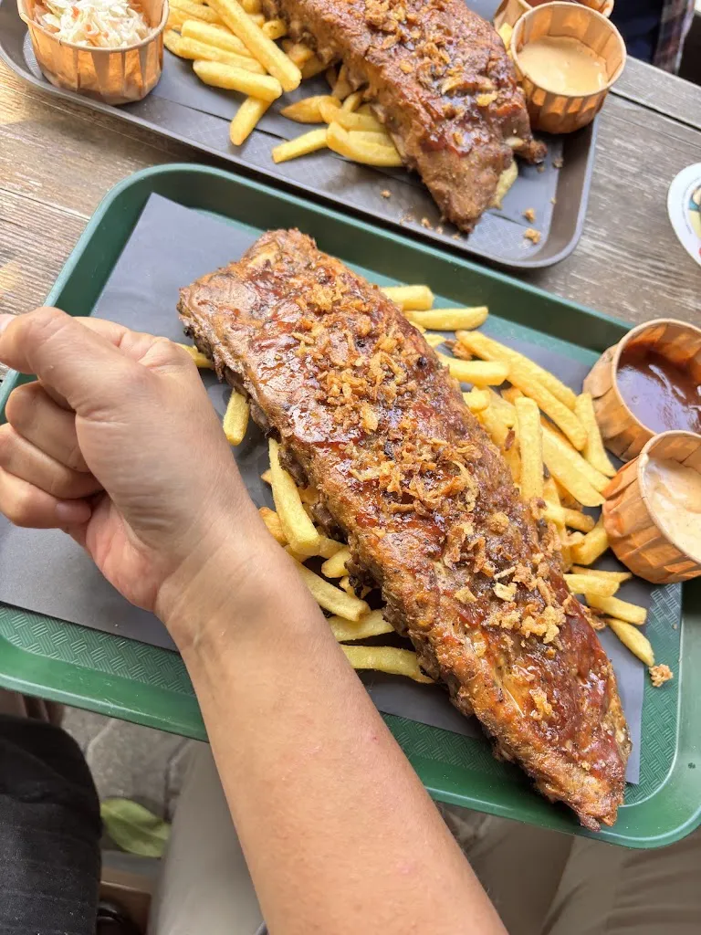 Samantha yang_Lynchs Irish Pub_Jülich_review