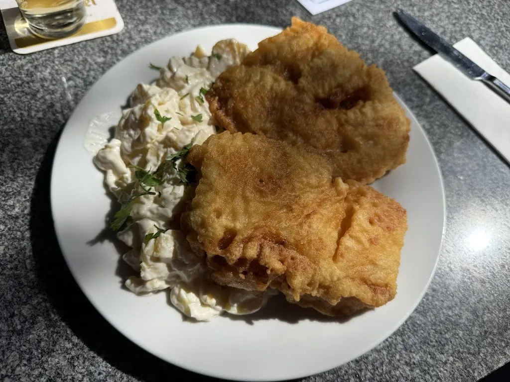 Tommy Moll_Fischgaststätte Bremerhaven, traditioneller Backfisch seit 1964 - Inhaber A.Rrustemi_Jülich_review