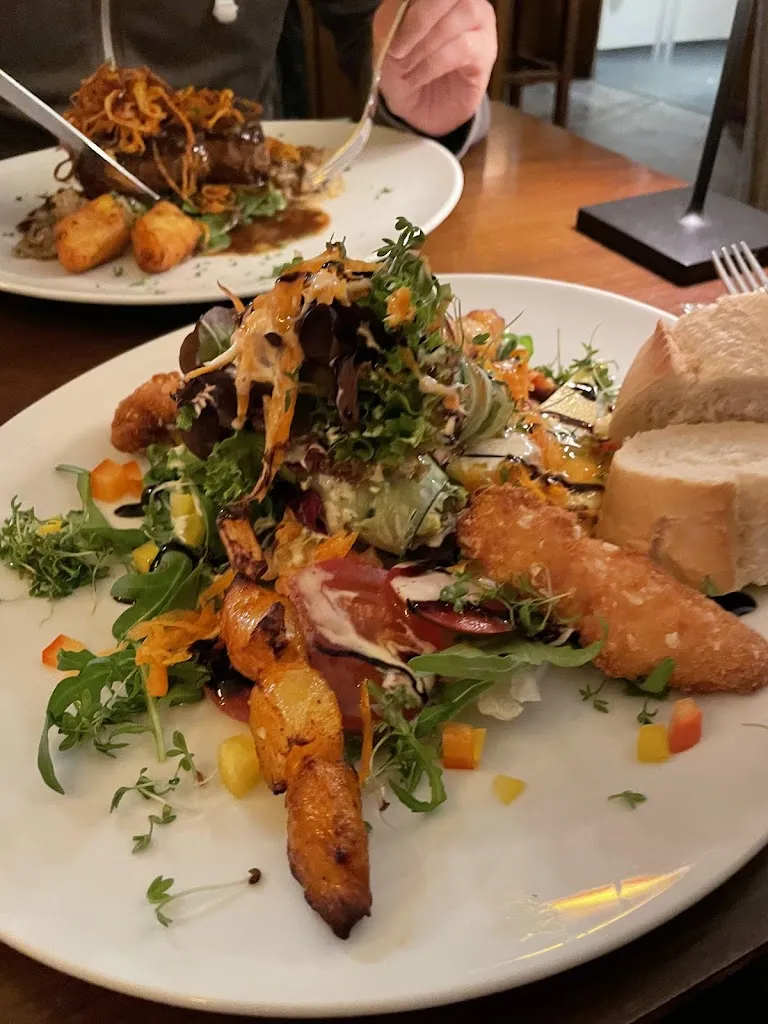 A. Hendricks_Cafe & Bistro Mango_Kalkar_review